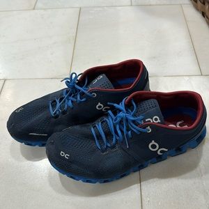 On Cloud Men’s size 10 Running shoe